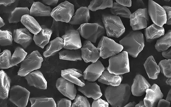Diamond micron powder particles with controlled morphology and uniform size distribution